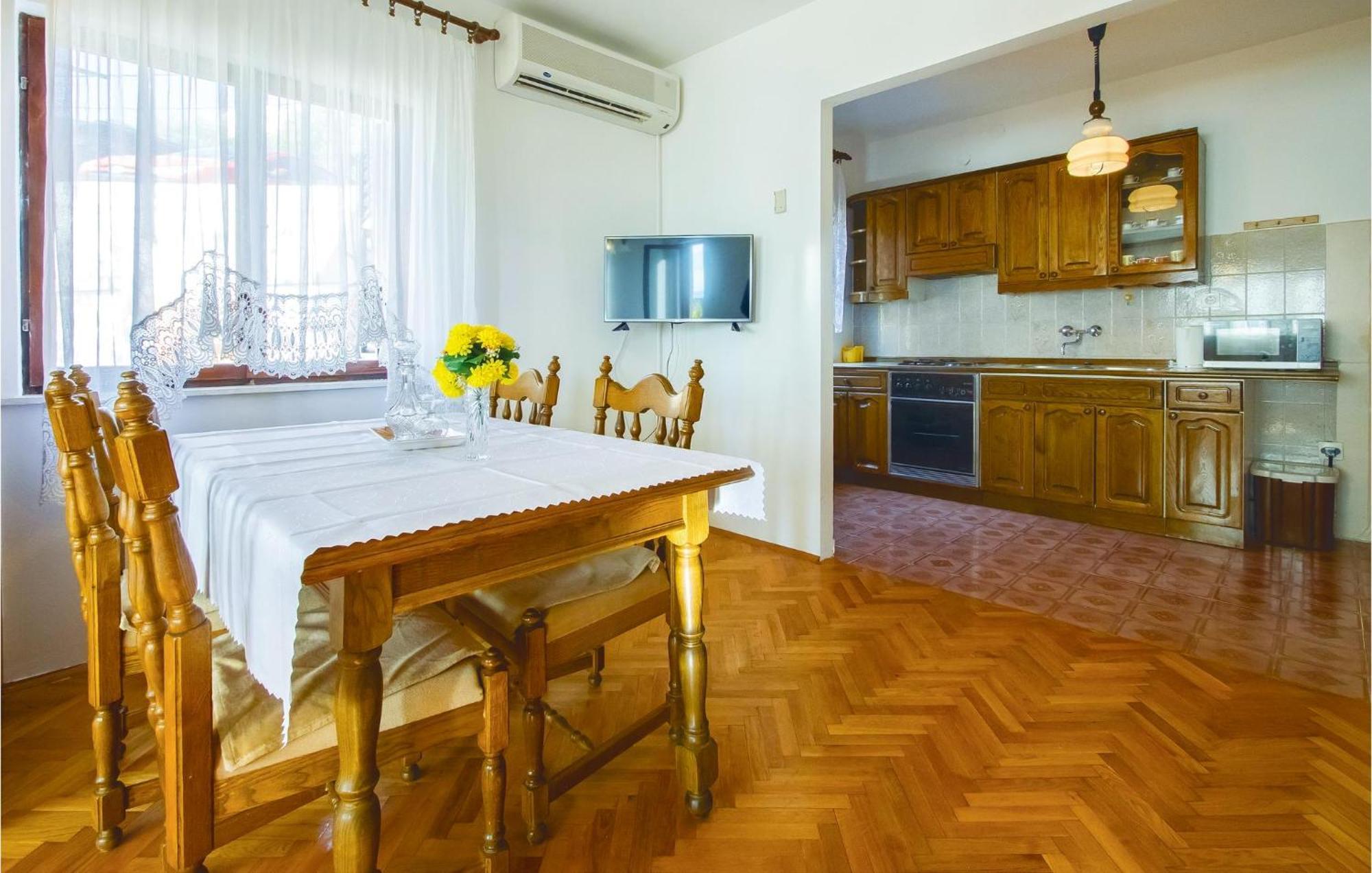 Lovely Apartment In Podstrana With Kitchen Esterno foto