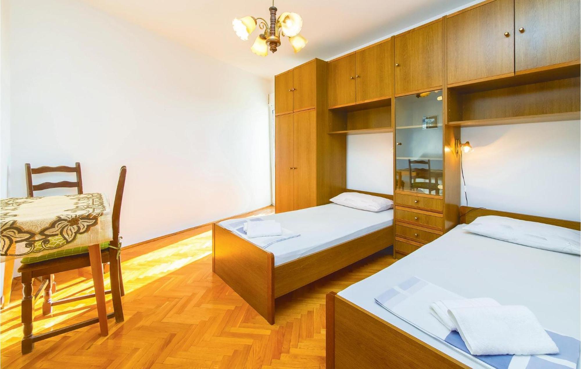 Lovely Apartment In Podstrana With Kitchen Esterno foto