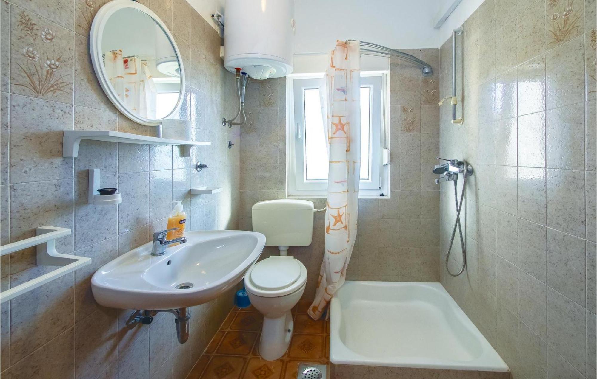Lovely Apartment In Podstrana With Kitchen Esterno foto