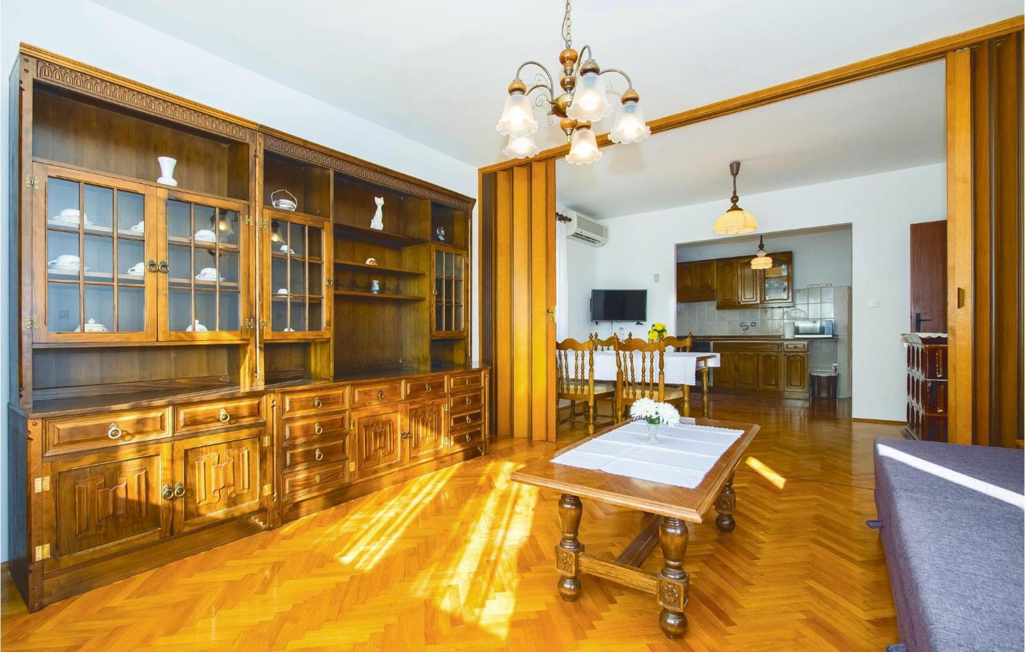 Lovely Apartment In Podstrana With Kitchen Esterno foto