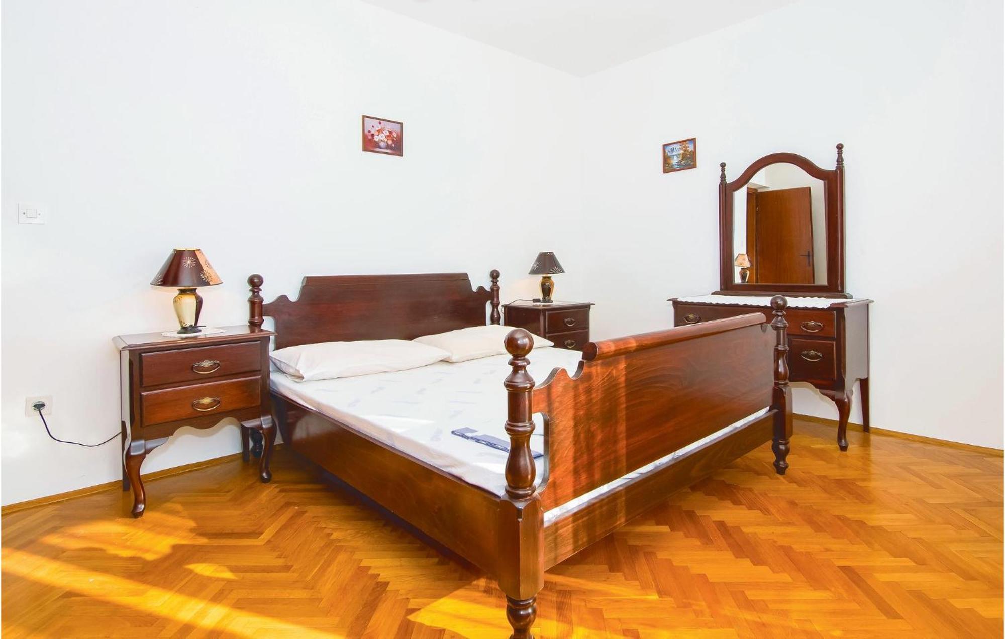 Lovely Apartment In Podstrana With Kitchen Esterno foto