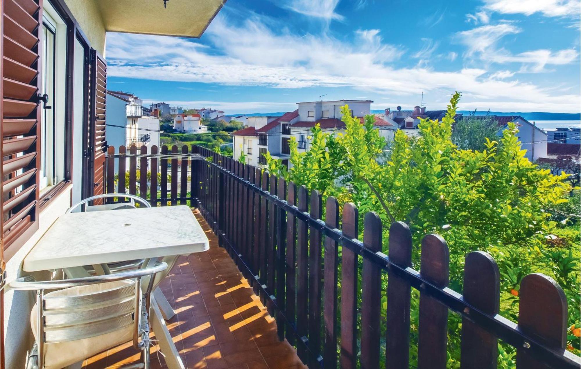 Lovely Apartment In Podstrana With Kitchen Esterno foto