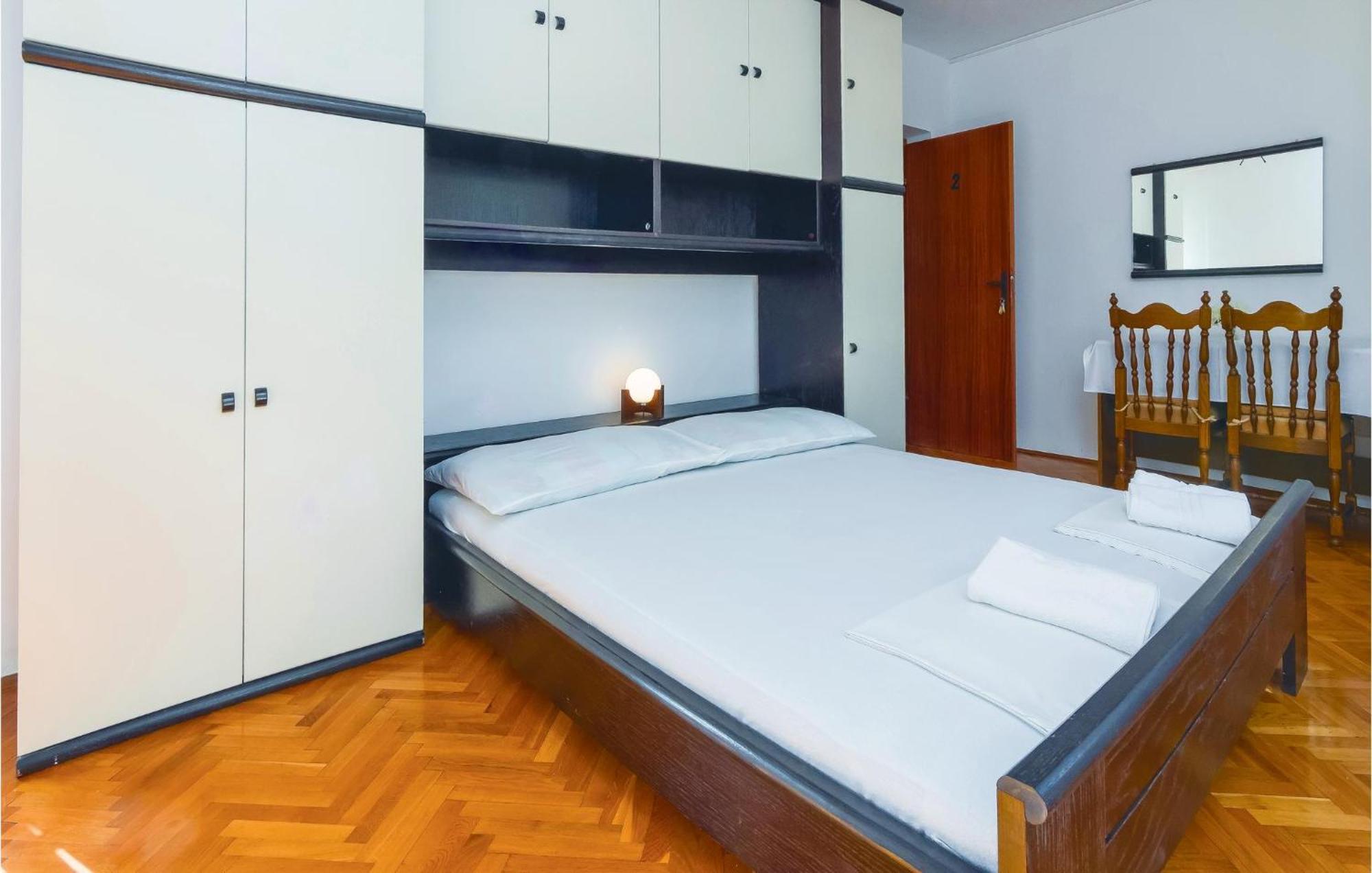 Lovely Apartment In Podstrana With Kitchen Esterno foto
